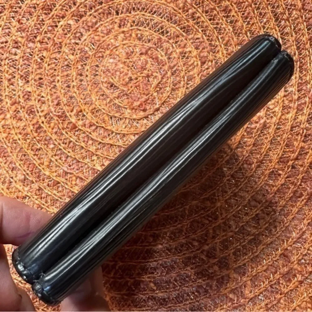 Louis Vuitton Malletier Epi Leather Elise Wallet. Black