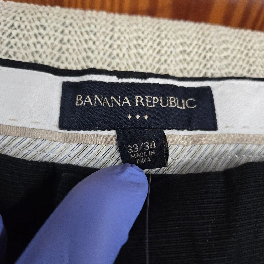 Banana Republic holes hang