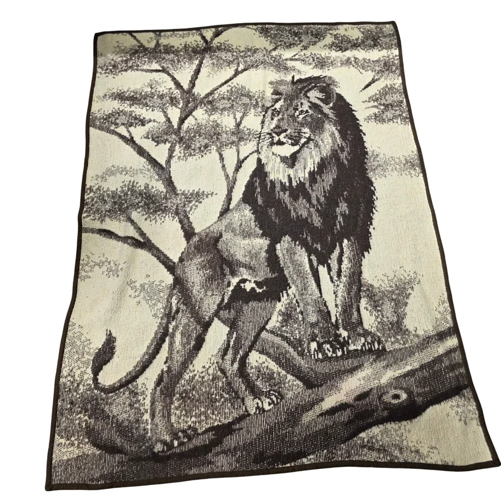 Vintage Lion Throw Blanket Reversible Acrylic Plush Brown‎ Cream 53x72