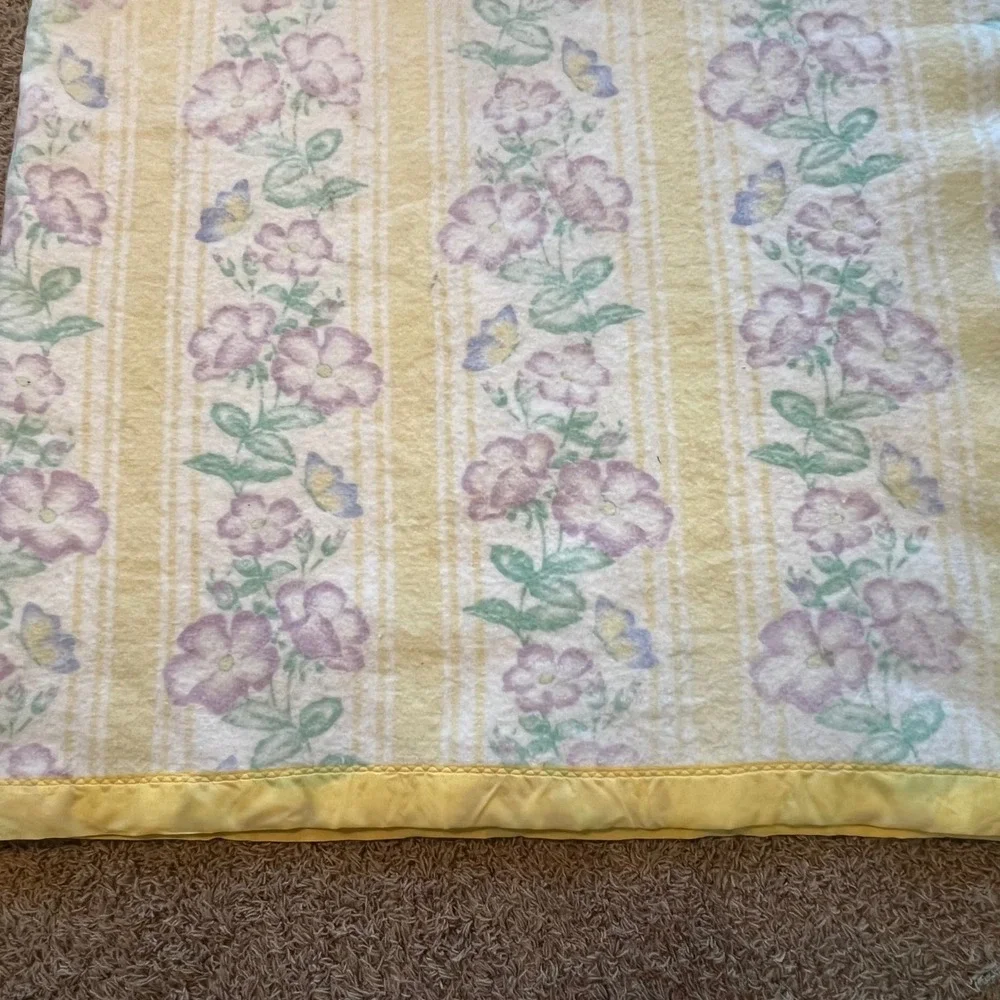 Vintage Floral Butterfly Queen Sz Blanket Yellow Satin Trim Pastel Stripes 72x86