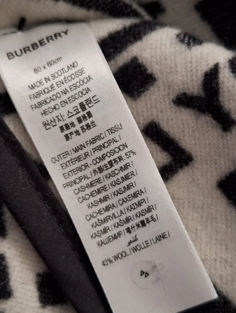Burberry Blue and White Graphic England Logo Throw