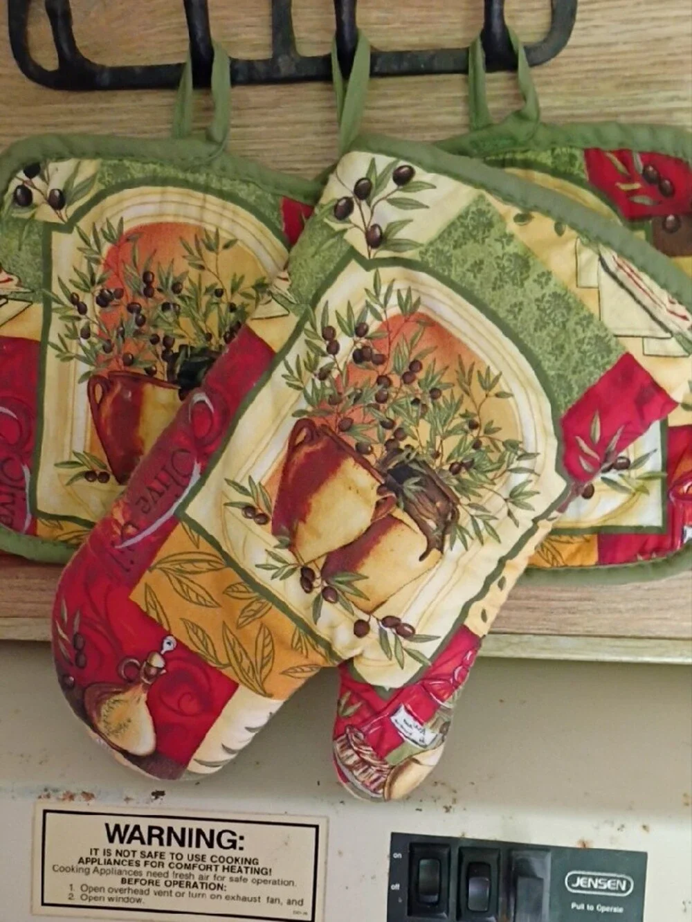 Kitchen Oven Mitt and Pot Holder Set - Green, Red, Yellow Floral Design
