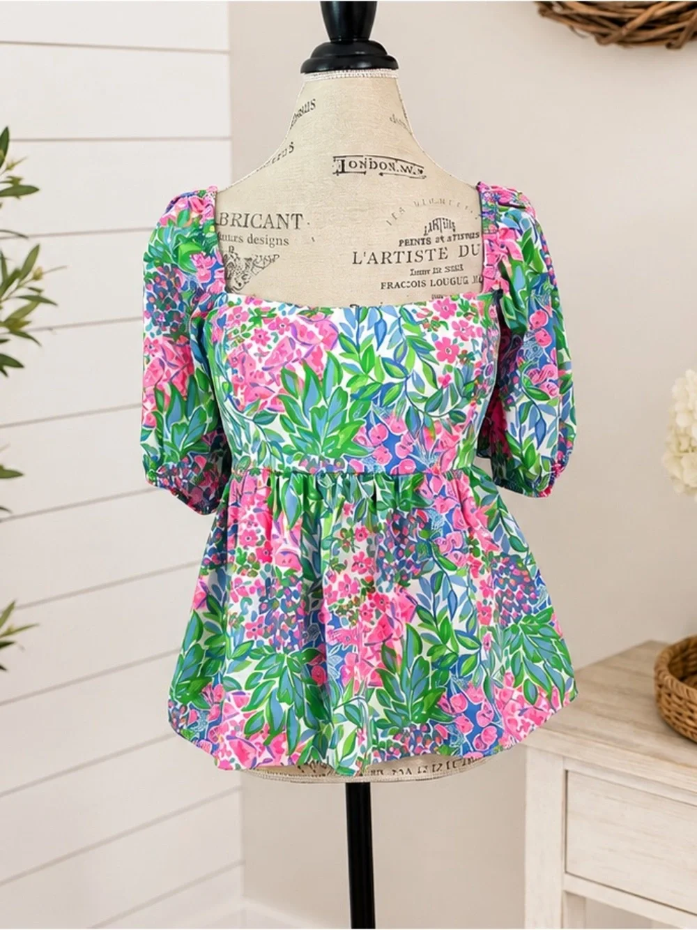 Lilly Pulitzer description bright