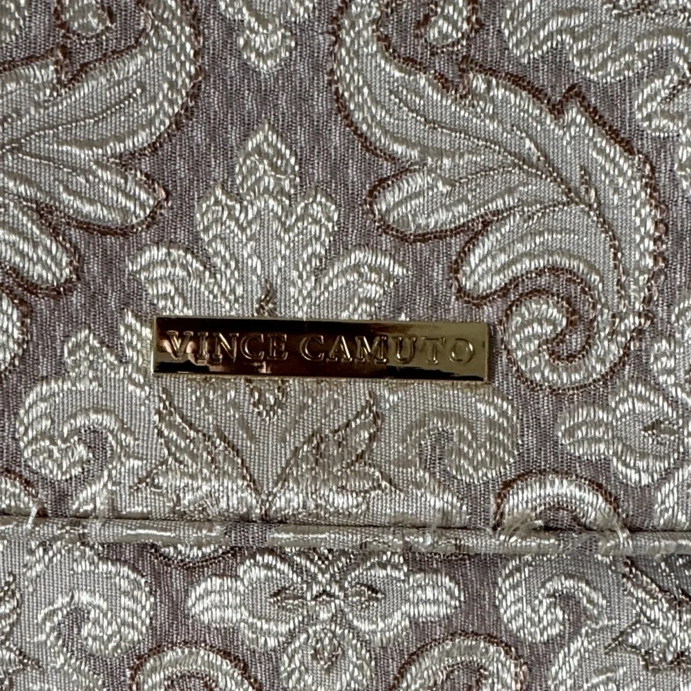 Vince Camuto cosmetics trip