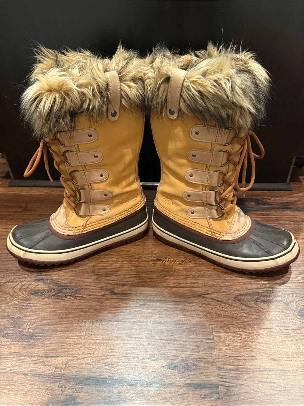 Sorel tall winter
