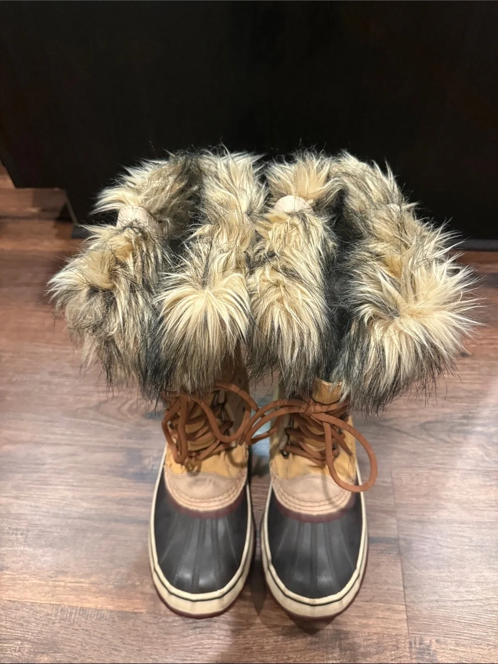 Sorel tall winter