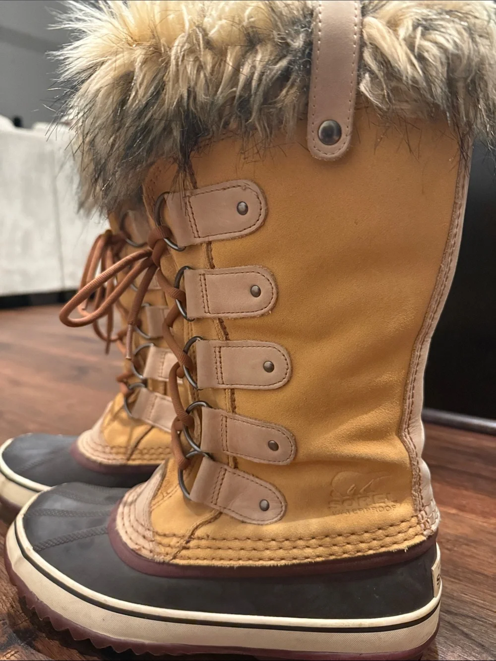 Sorel tall winter
