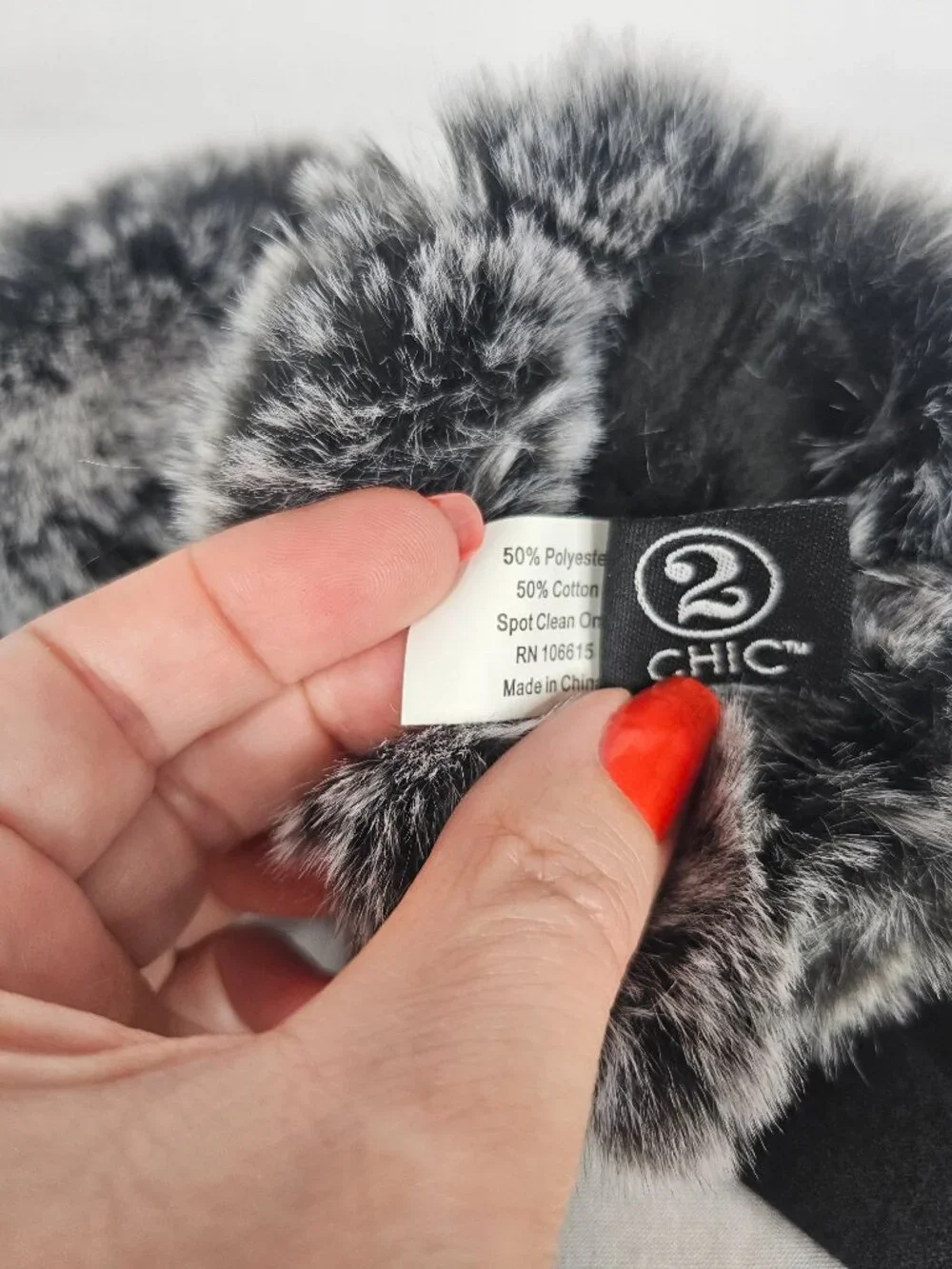2 Chic Touchscreen Gloves | Faux Fur Cuff | Black Gray | Small NWOT