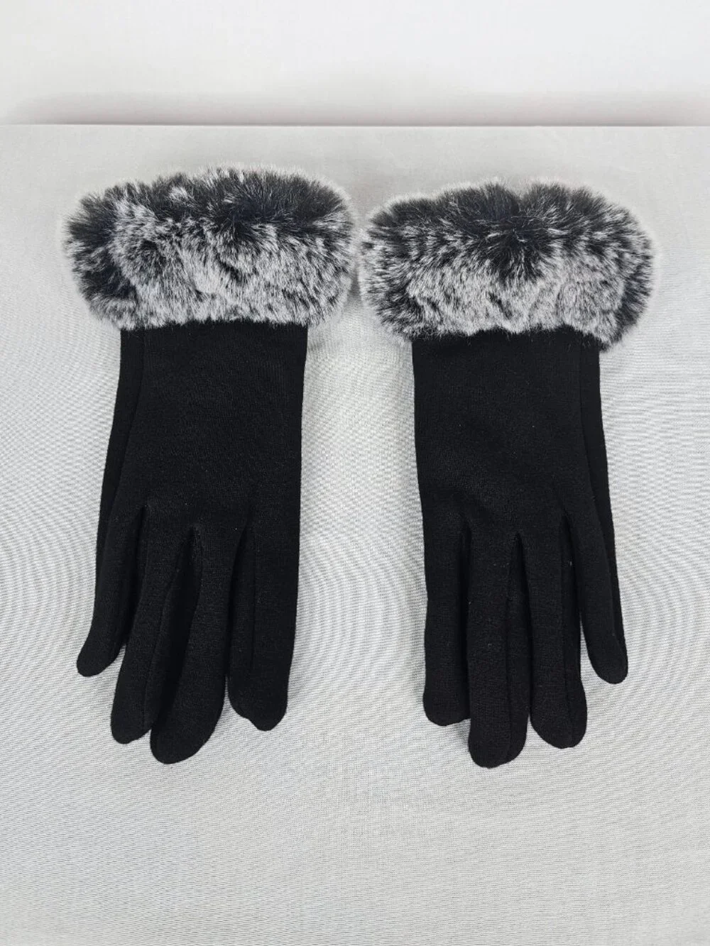 2 Chic Touchscreen Gloves | Faux Fur Cuff | Black Gray | Small NWOT