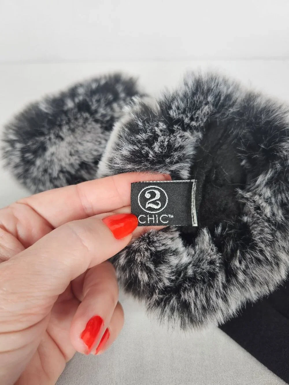 2 Chic Touchscreen Gloves | Faux Fur Cuff | Black Gray | Small NWOT
