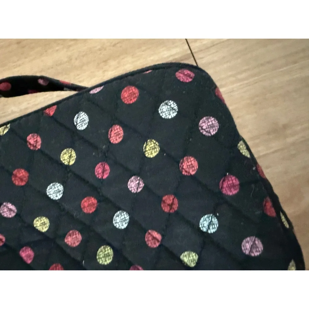 Vera Bradley features pocket
