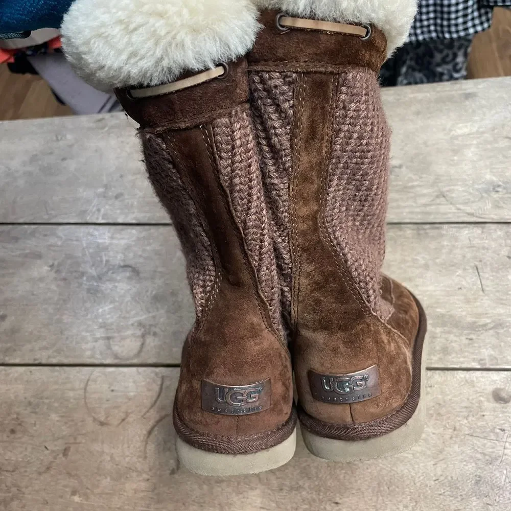UGG suburb crochet