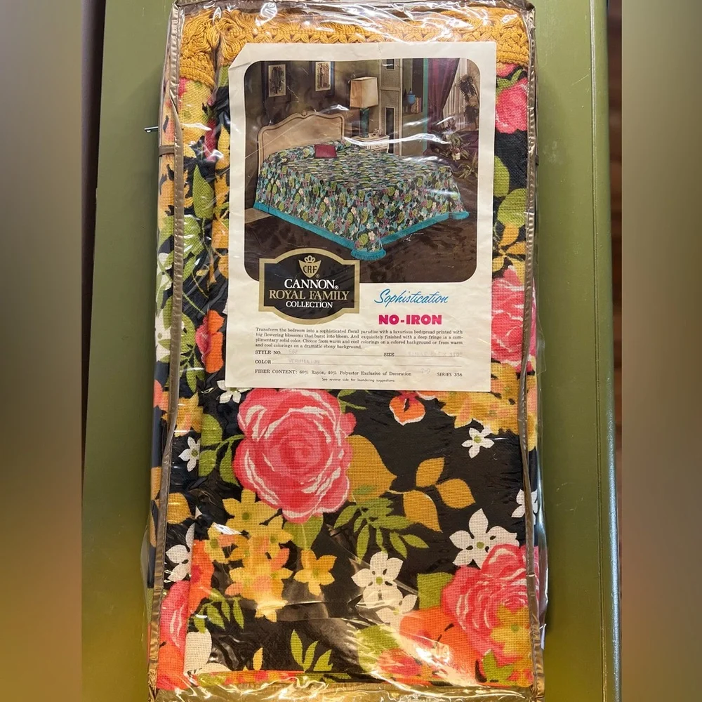 Vintage Deadstock Floral 70s Bedspread w/ Fringe by Cannon Royal Family