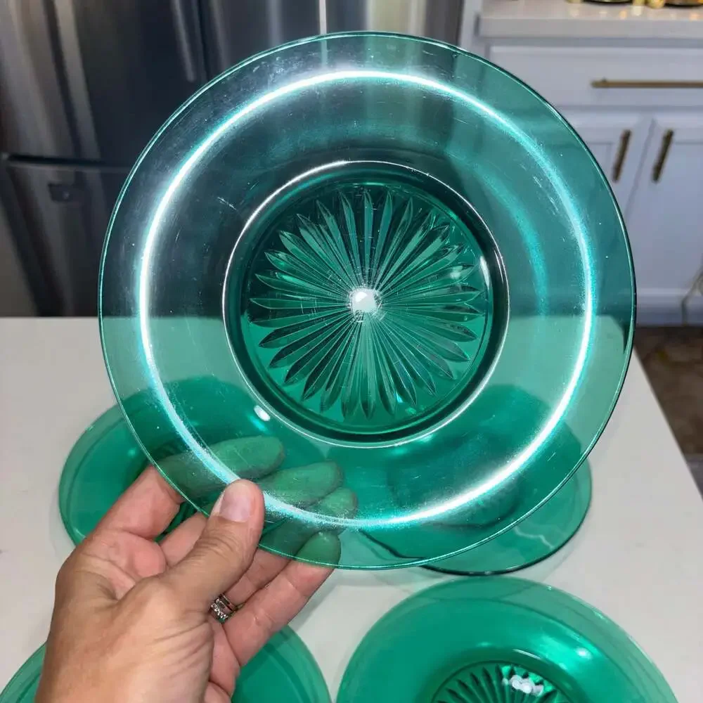 Unbranded emerald green