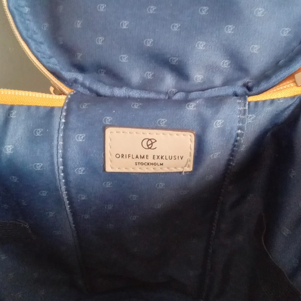 Oriflame Exklusiv Mustard Yellow Pebble Grain Vanity Case Bag Top Handle‎