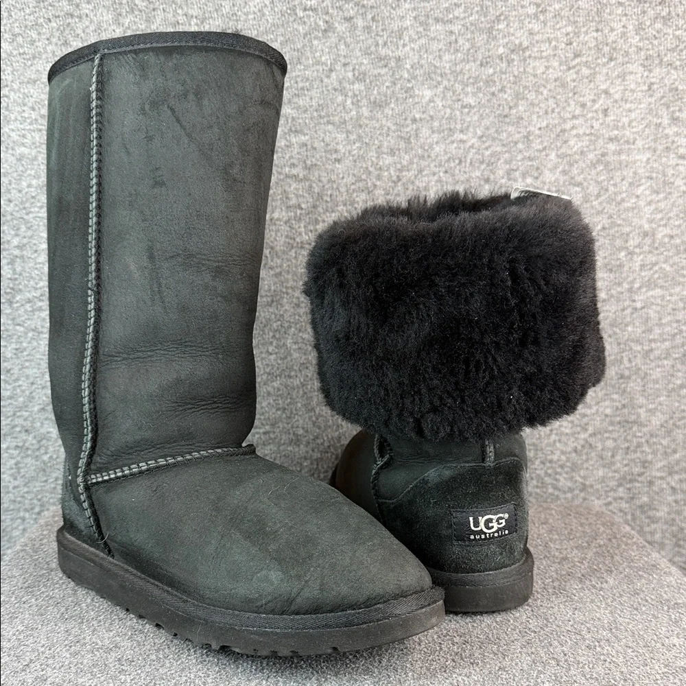 UGG Classic Black‎ Leather Sheepskin Boots Size 5