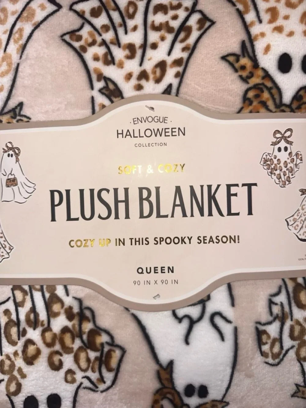 Envogue Plush Halloween Blanket in Beige with Leopard Ghosts