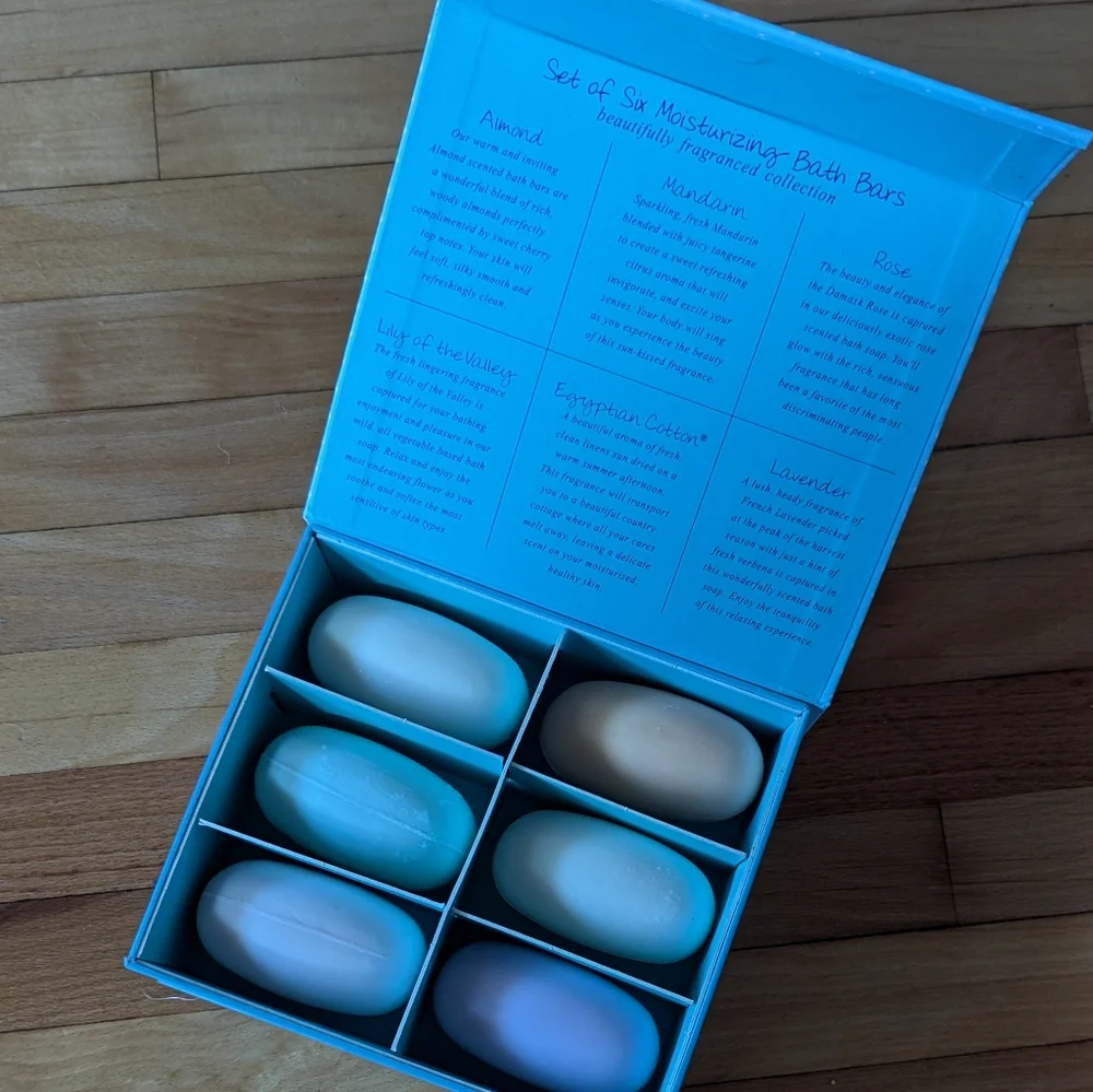 Williams Sonoma scented box moisturizing