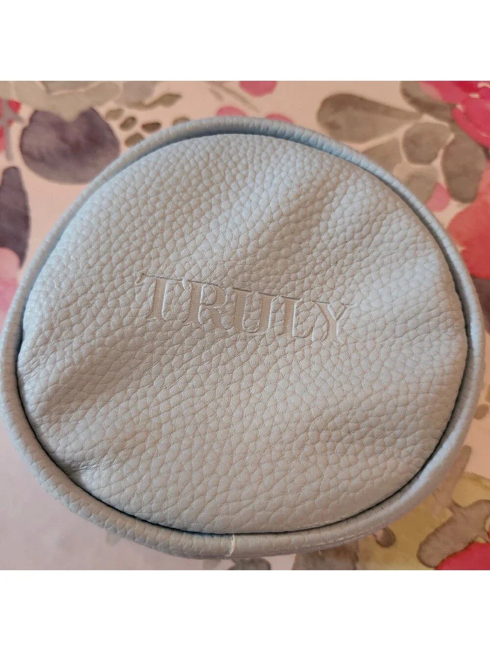 Truly Beauty Aqua Blue Round Zipper Cosmetic Makeup Bag Gold Tone New