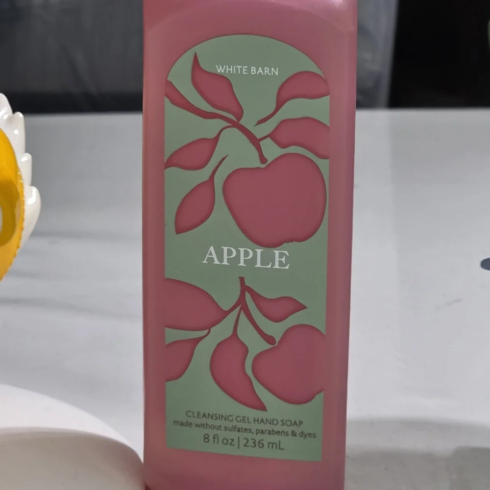 Bath & Body Works White Barn Apple Cleansing Gel Hand Soap 8oz NEW RARE