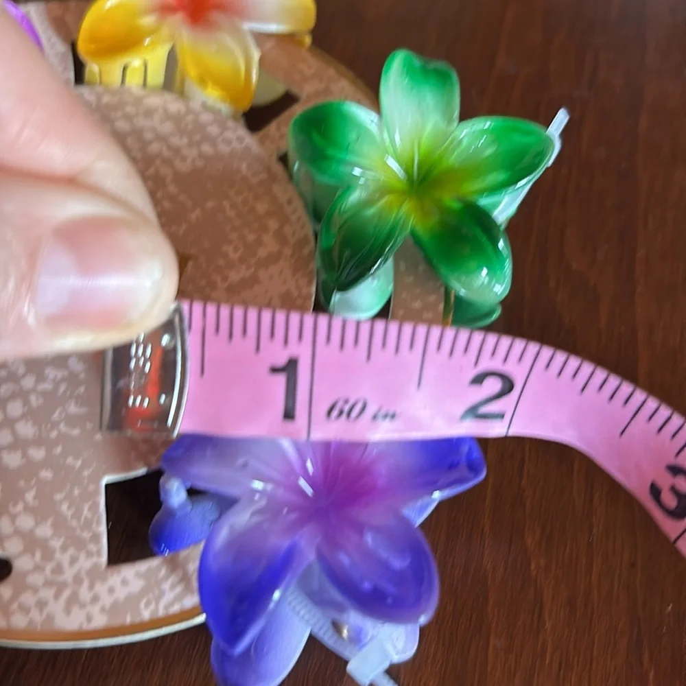 NWT Noir small Tropical Flower Hair claw Clips Set of 5