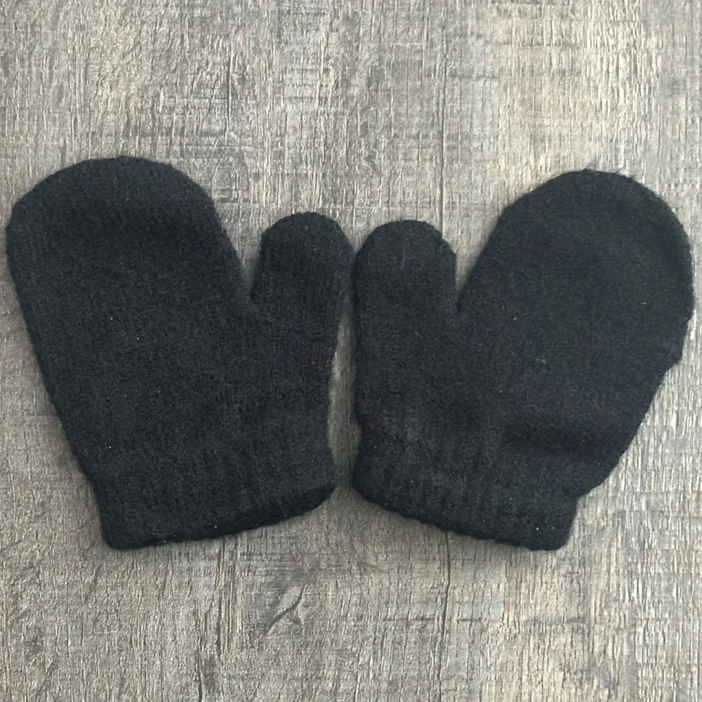 💞 Baby One Size Black Knit Mittens