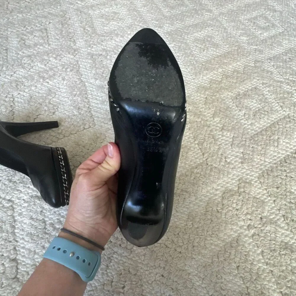 CHANEL heel gold