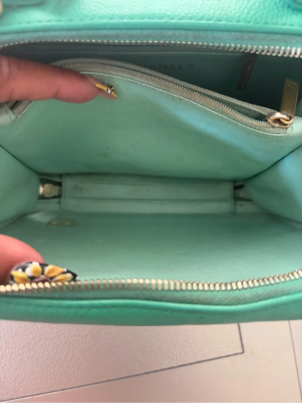 CHANEL GREEN CAVIAR CC FILIGREE MEDIUM VANITY CASE CROSSBODY BAG