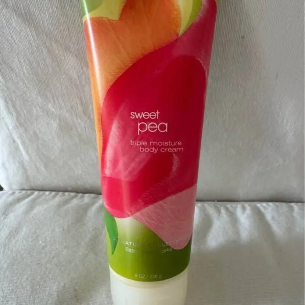 Bath & Body Works Sweet Pea Triple Moisture Body Cream 8 oz Older Formula