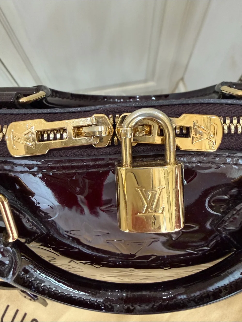 Louis Vuitton glossy visible shade