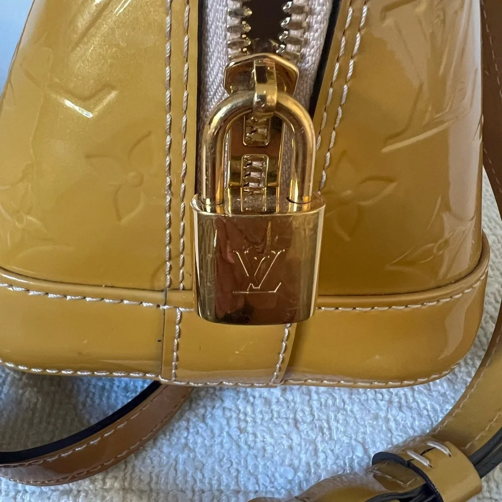 Louis Vuitton beautiful authentic