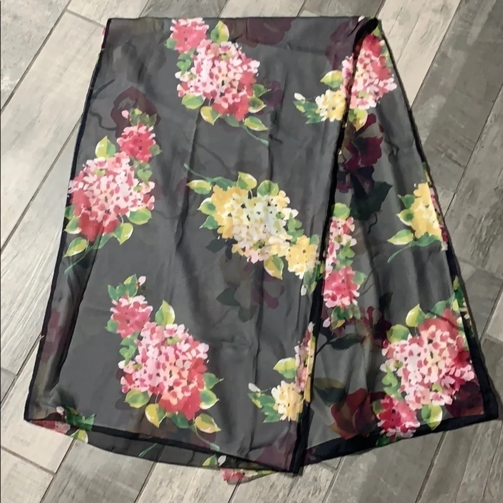 New without tags Hydrangea floral botanical print triple layer shawl scarf