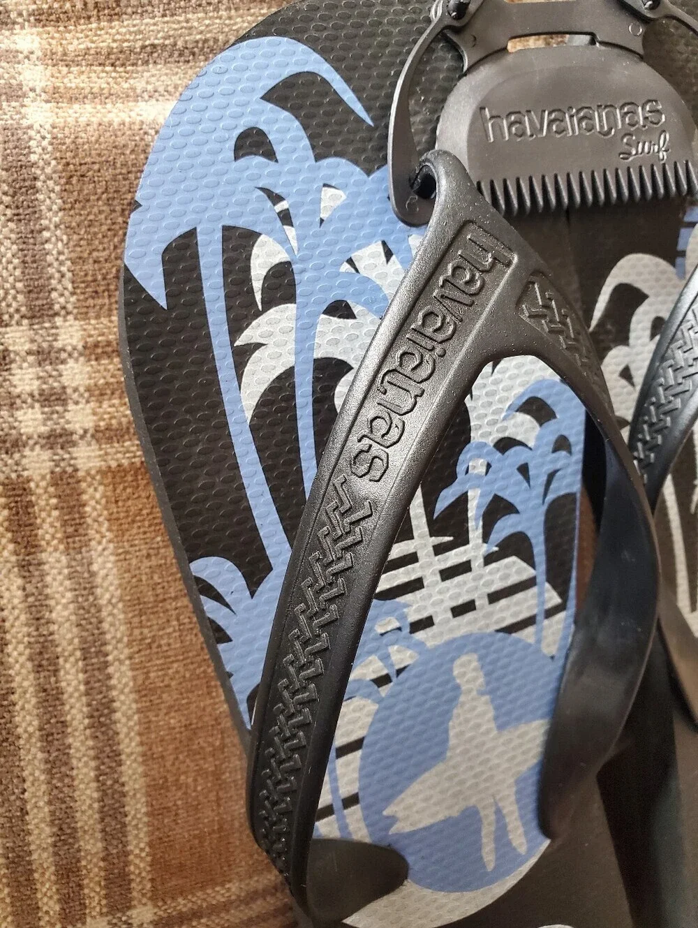 Havaianas Surf flip-flops featuring a Blue surfer-themed print Size Mens 12
