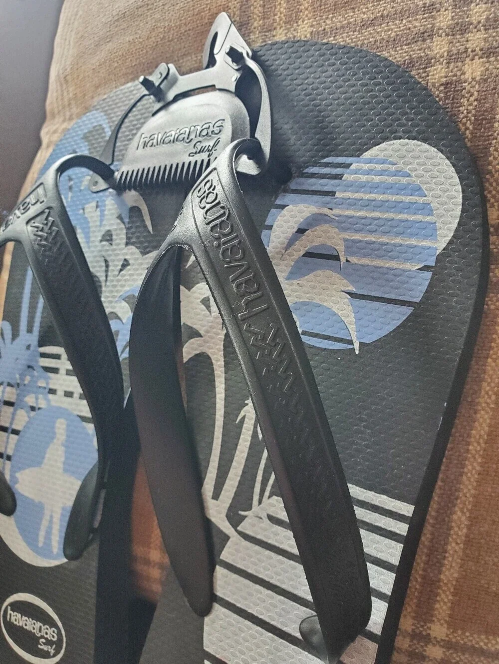 Havaianas Surf flip-flops featuring a Blue surfer-themed print Size Mens 12