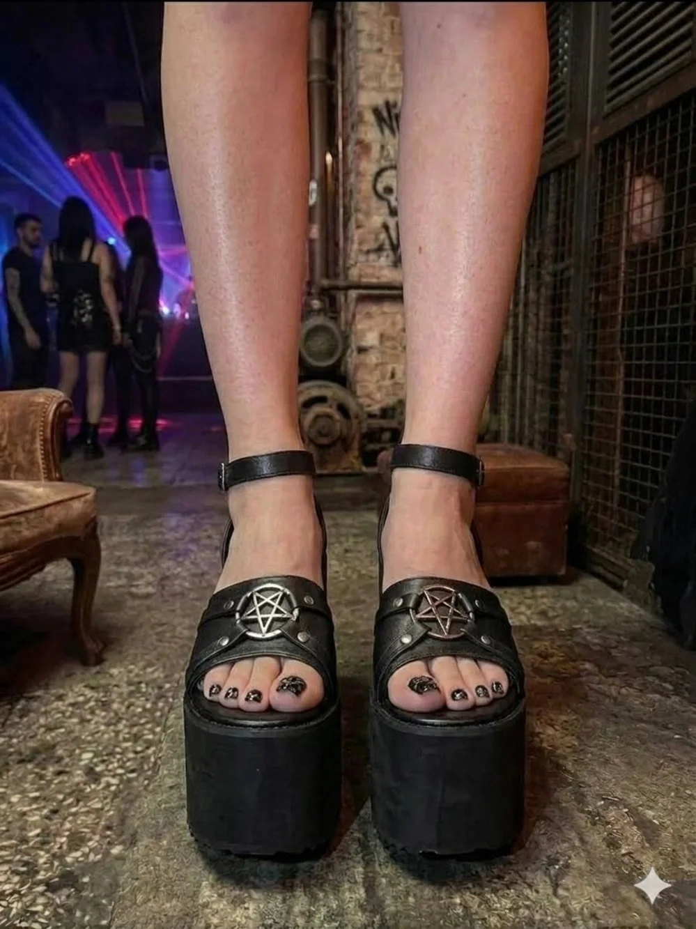The Unbranded Brand edgy black
