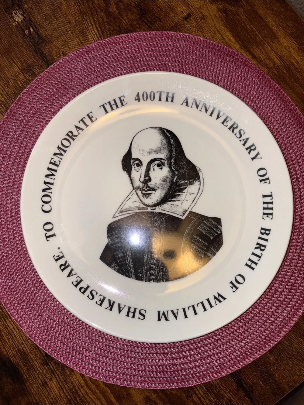 Commemorative White Decorative Plate to Commemorate 400th Birthday Shakspeare