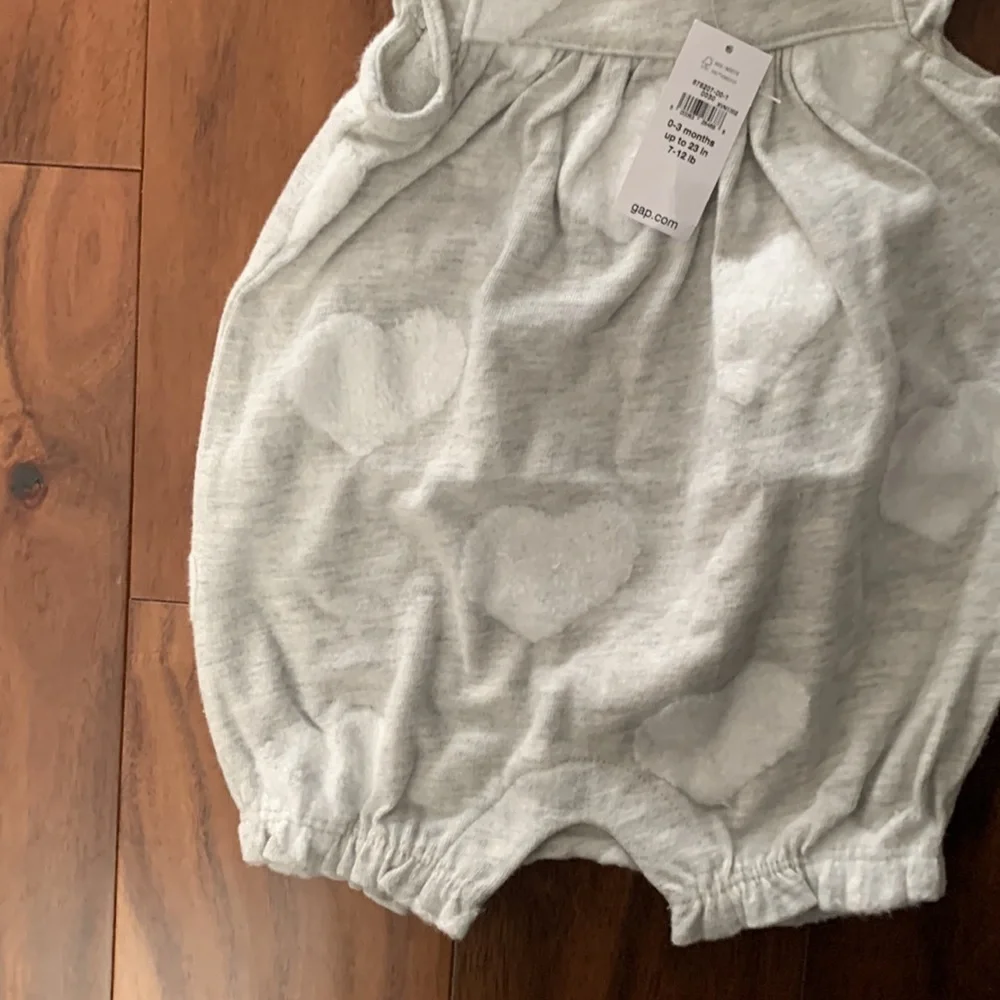 New Baby Gap Hearts Romper. 0-3 months