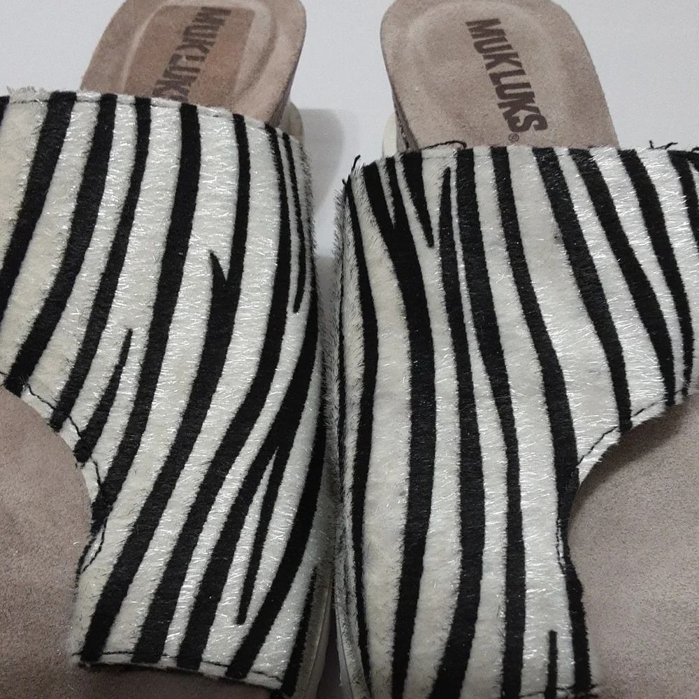 Muk Luks good preowned