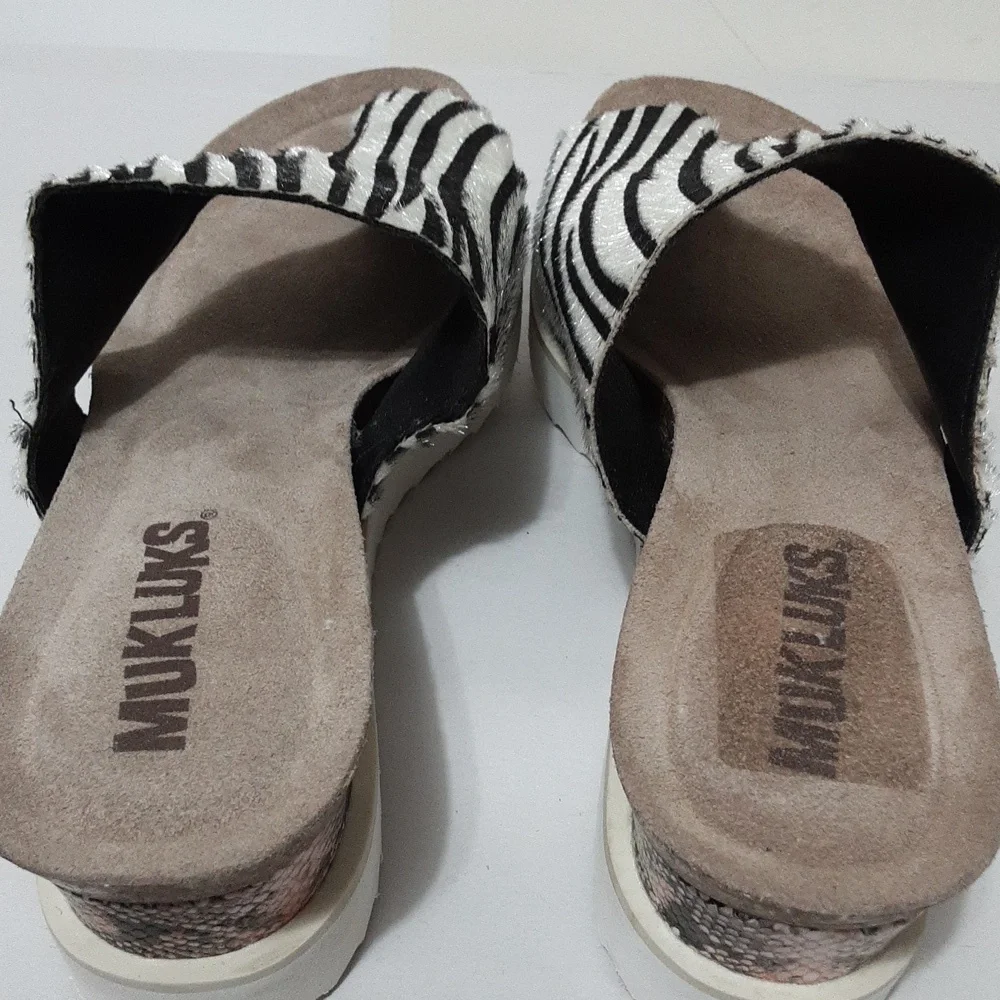 Muk Luks good preowned