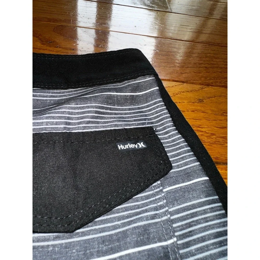 NWOT Hurley Boys' Shoreline Board Shorts Color: black & grey  Retail 38$ Size 16