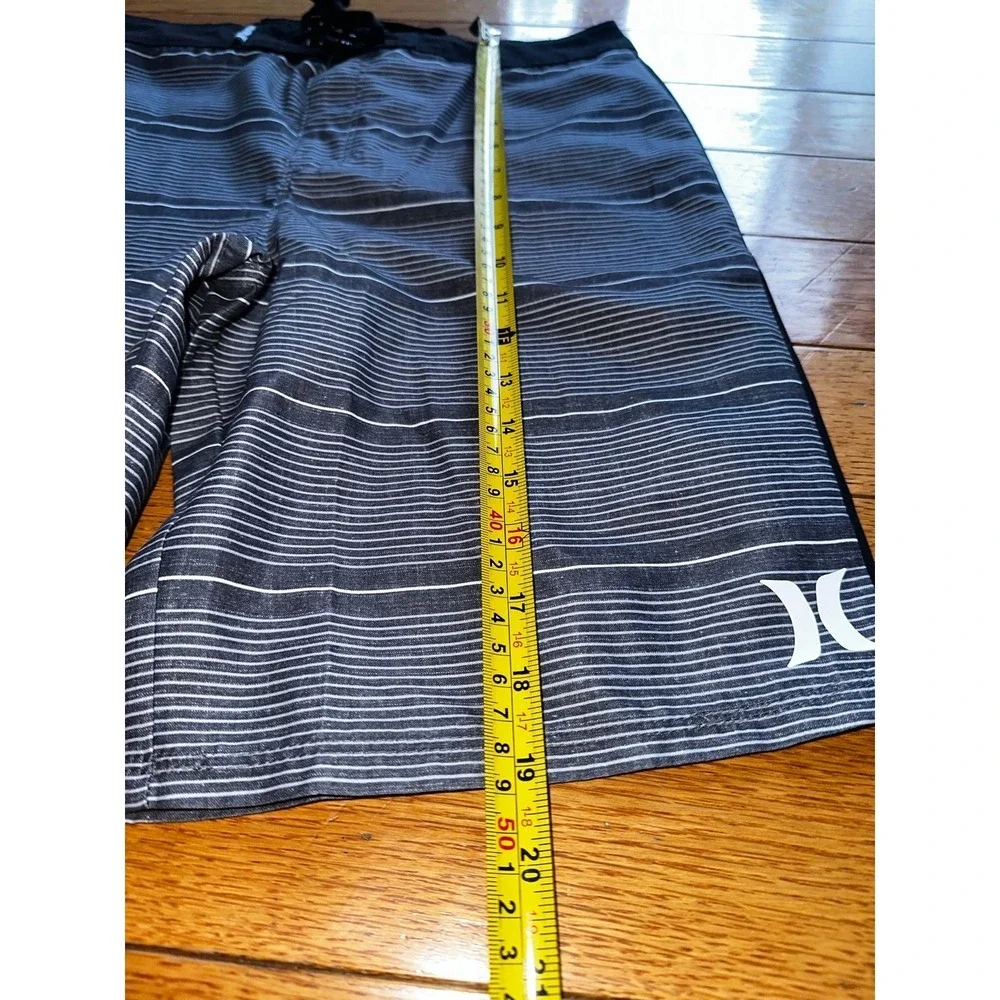 NWOT Hurley Boys' Shoreline Board Shorts Color: black & grey  Retail 38$ Size 16