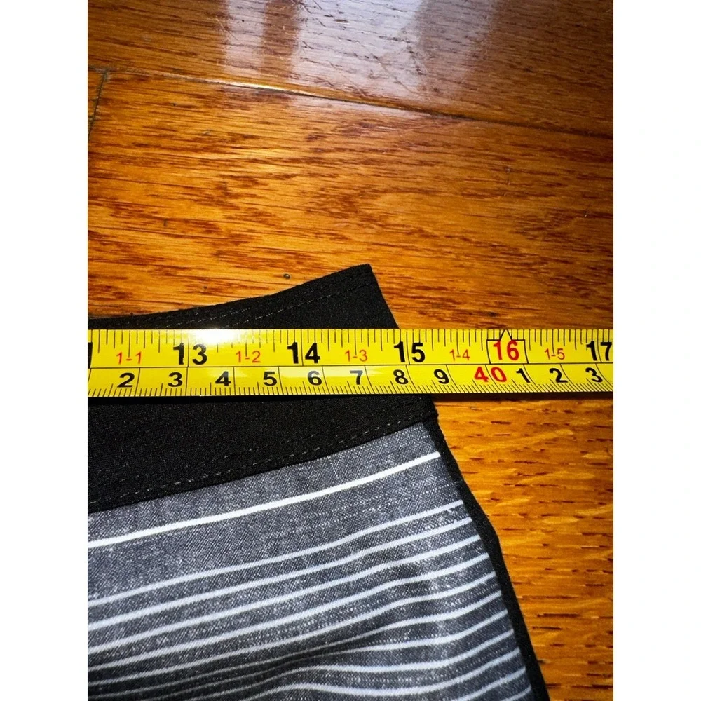 NWOT Hurley Boys' Shoreline Board Shorts Color: black & grey  Retail 38$ Size 16