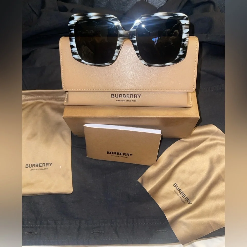 Burberry Penelope BE4363F 397887 Sunglasses Women's White/BlK/DRK Grey 55mm NEW