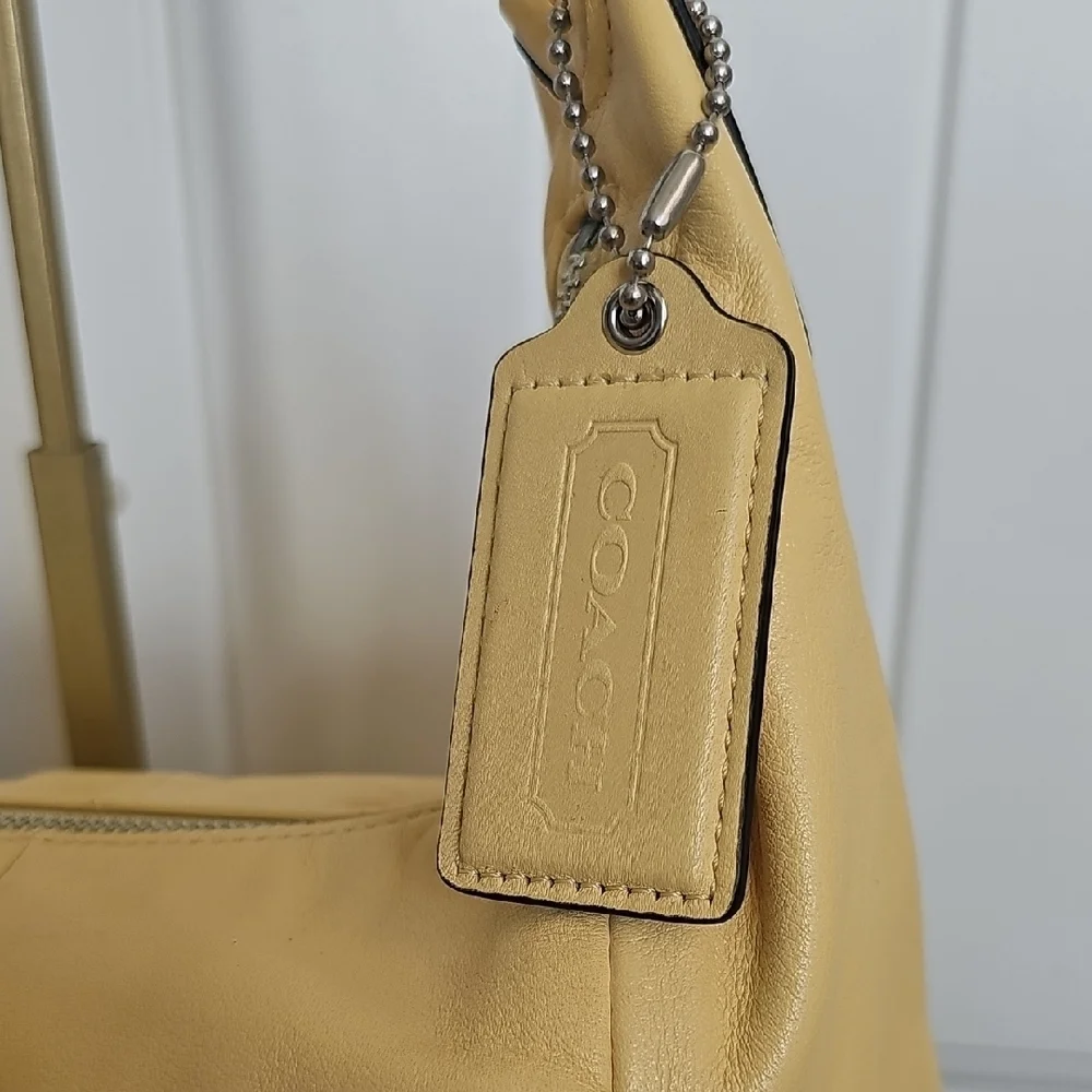 Coach NWT 2010 Kristin Yellow Leather Hobo Convertible Shoulder Bag MSRP $398