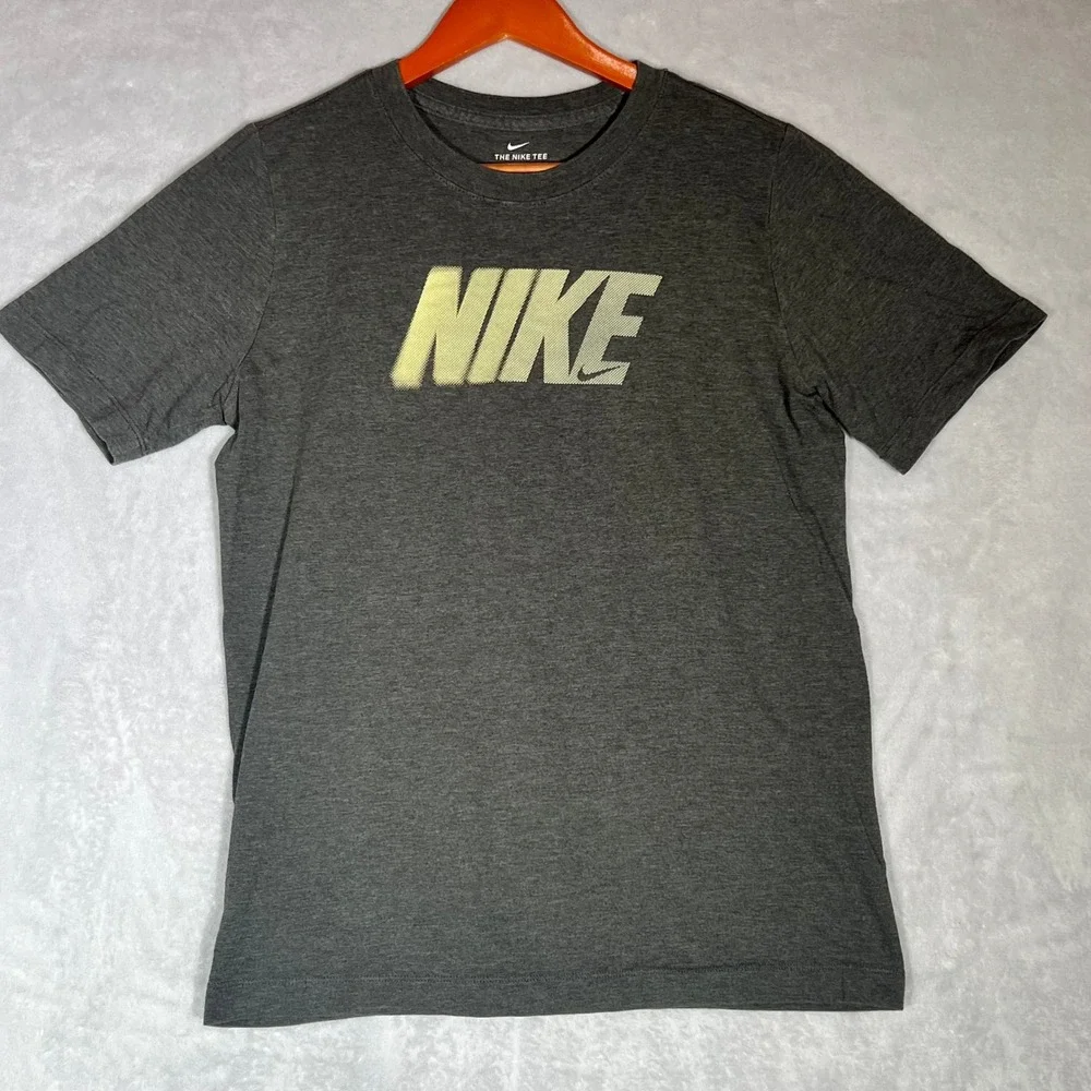 Nike Kids XL Charcoal Heather Grey Short Sleeve Graphic‎ T-Shirt Yellow Logo
