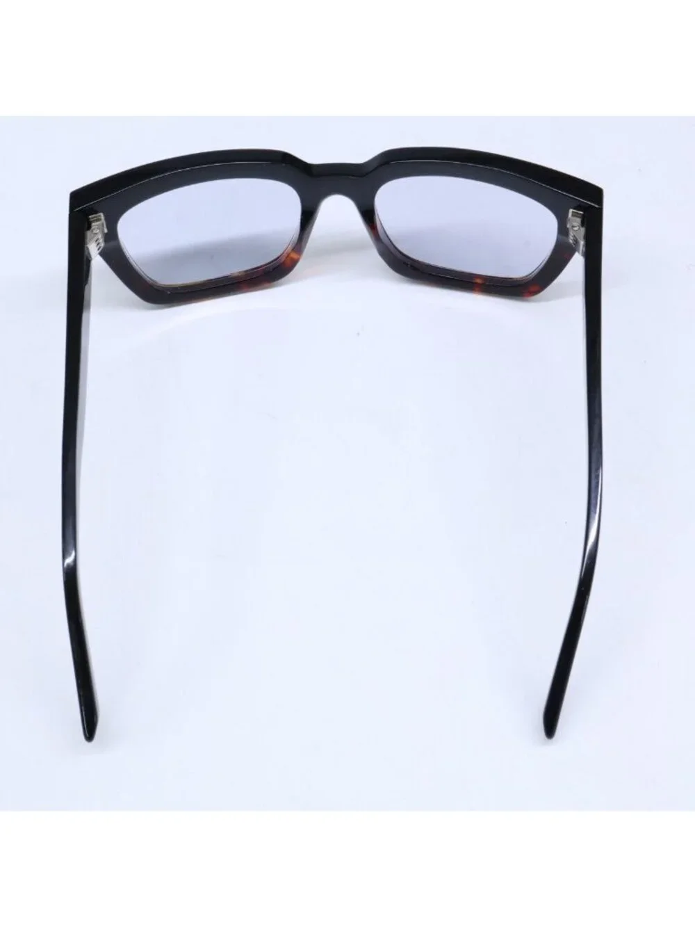 Yves Saint Laurent saint laurent