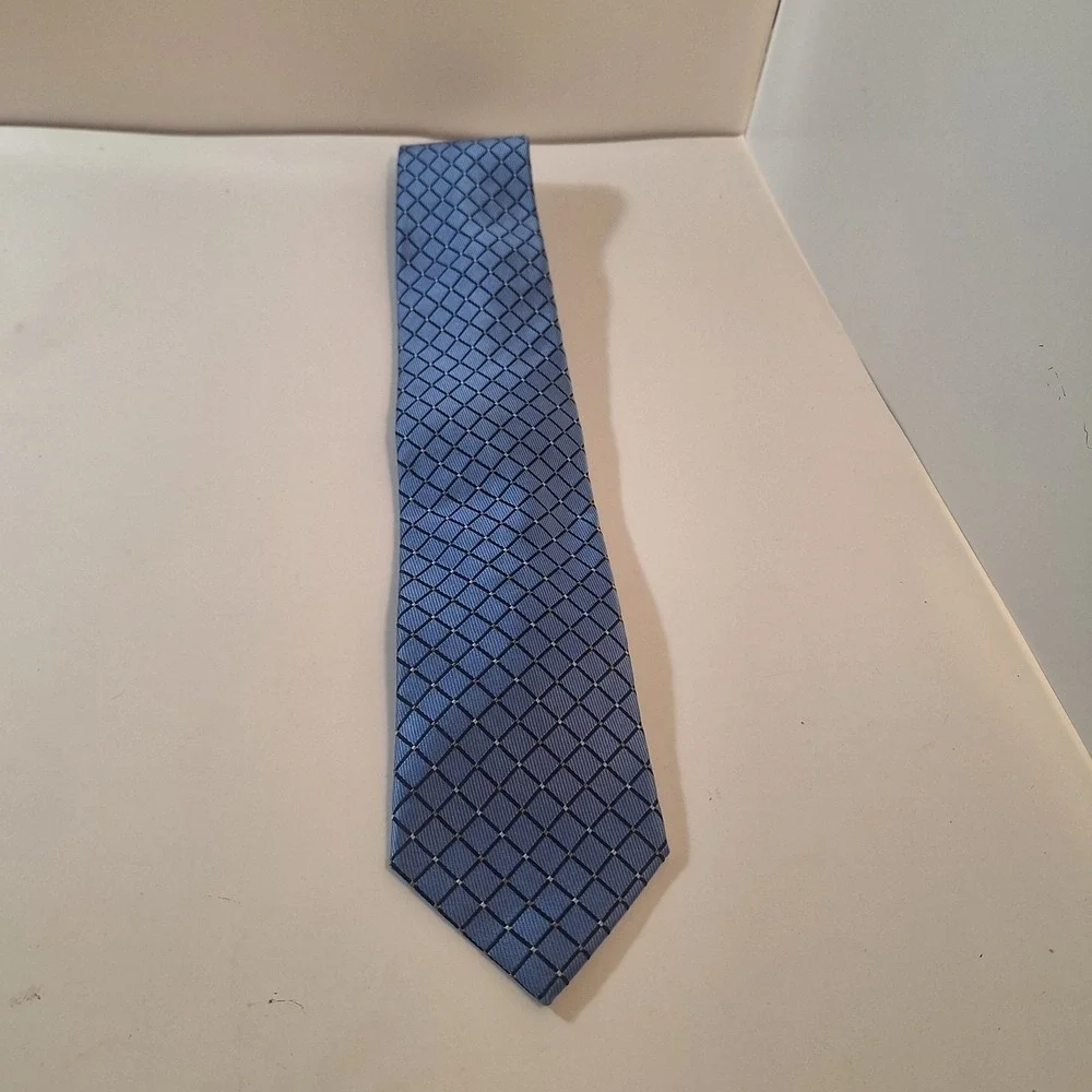 Nautica Silk Men's Woven Tie‎ Blue Black White Geometric Pattern Pointed Style