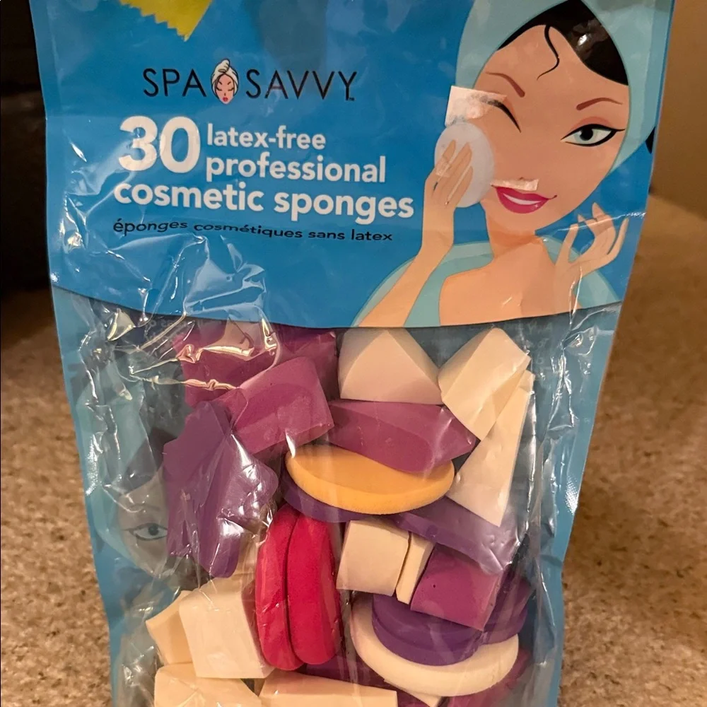 Savvy makeup sponge application