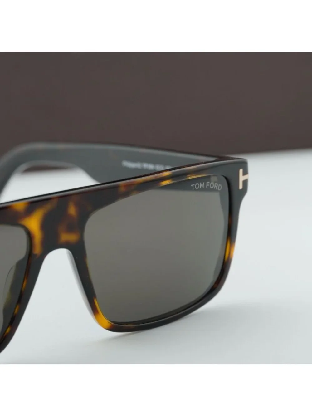 Tom Ford model ft0999