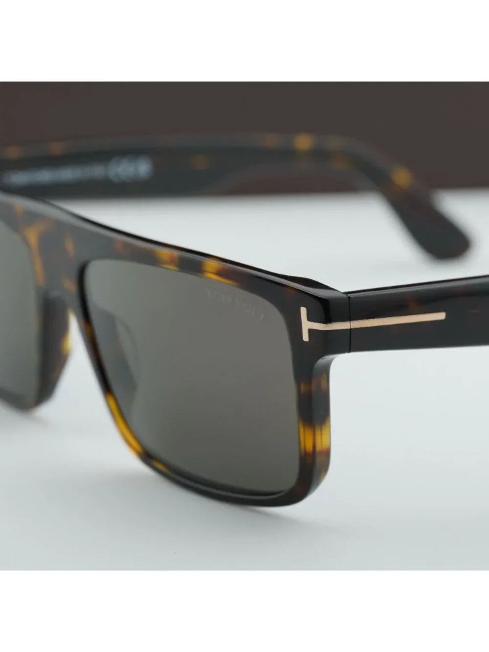 Tom Ford model ft0999